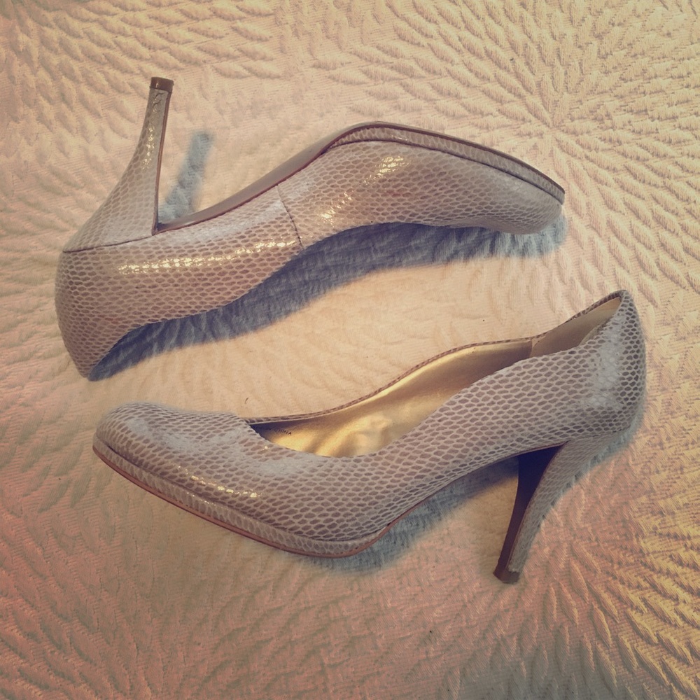 Tahari Pumps - Latte snakeskin